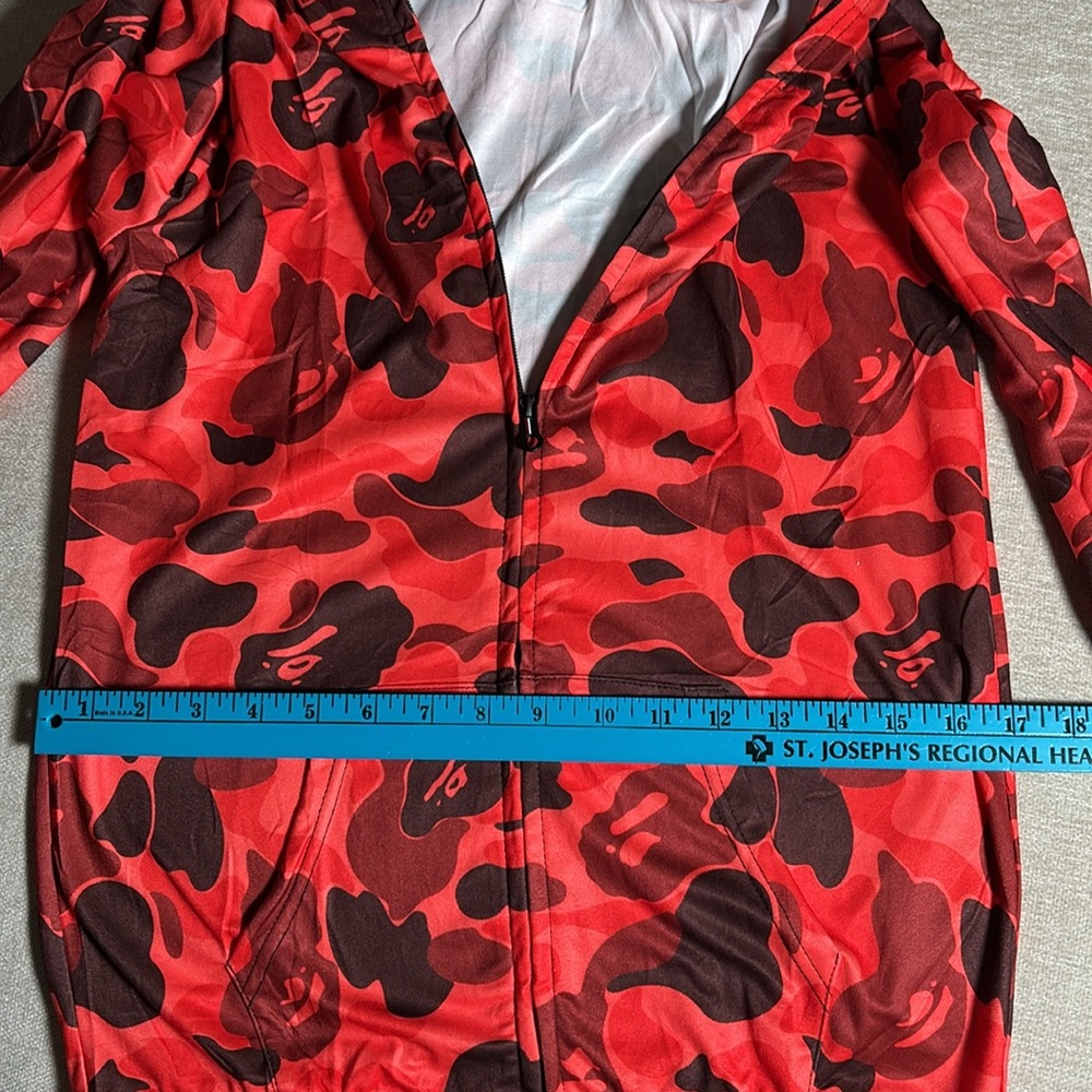 Kids large Red Camo Shark Hoodie - Picture 7 of 8